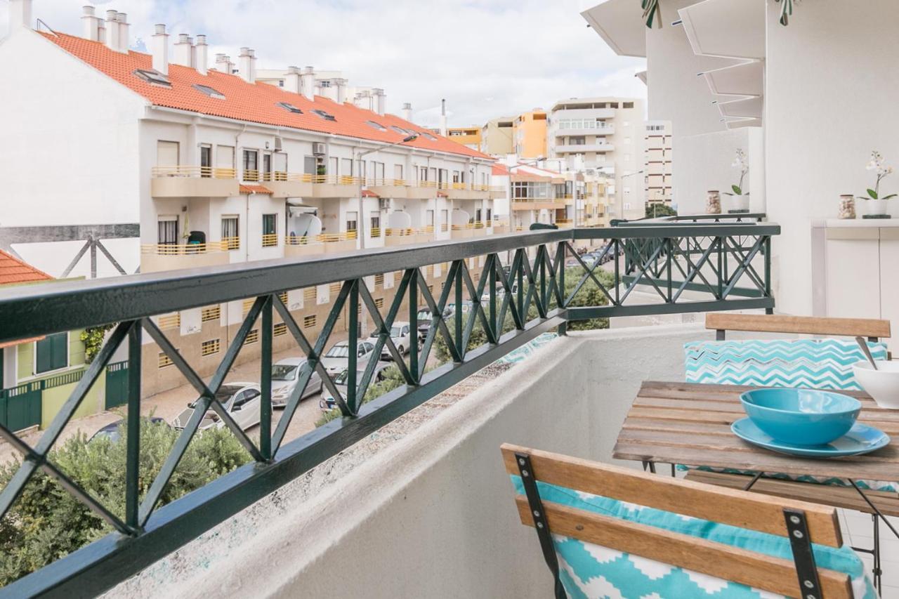 1 Bedroom Beach Apartment With Balcony 2 Min Walk To The Beach! Costa de Caparica Kültér fotó