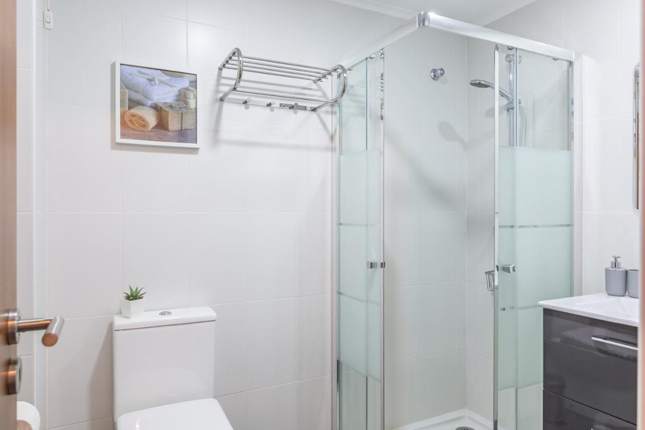1 Bedroom Beach Apartment With Balcony 2 Min Walk To The Beach! Costa de Caparica Kültér fotó