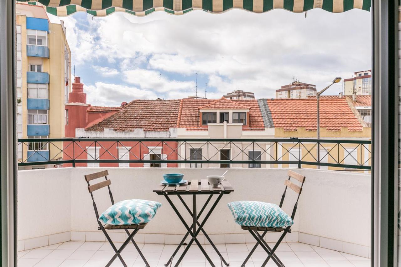 1 Bedroom Beach Apartment With Balcony 2 Min Walk To The Beach! Costa de Caparica Kültér fotó
