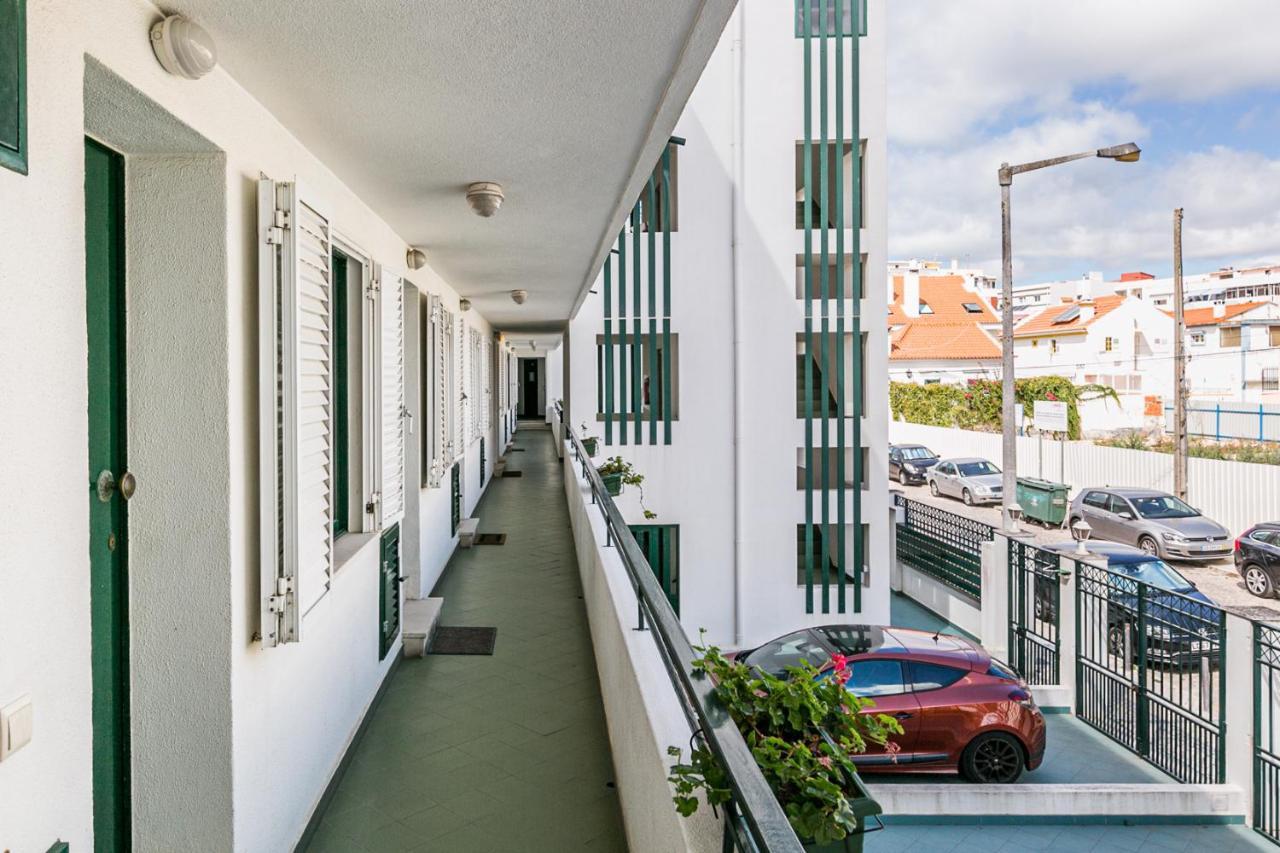 1 Bedroom Beach Apartment With Balcony 2 Min Walk To The Beach! Costa de Caparica Kültér fotó